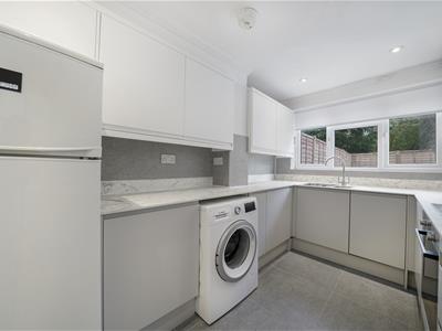 Newly fitted High gloss  kitchen